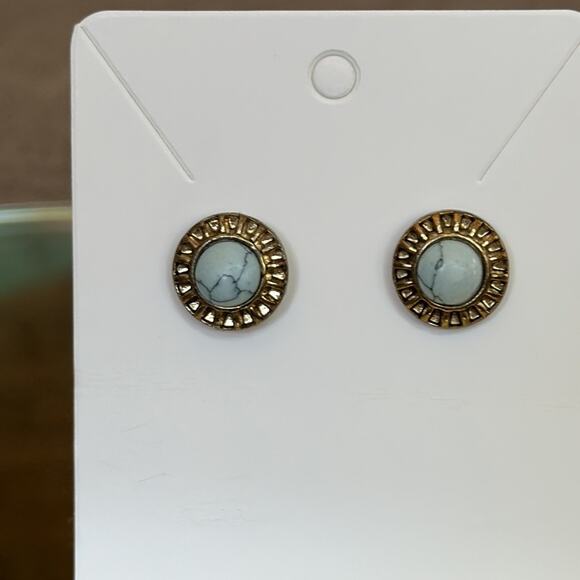 Stud Earrings - Picture 3 of 5